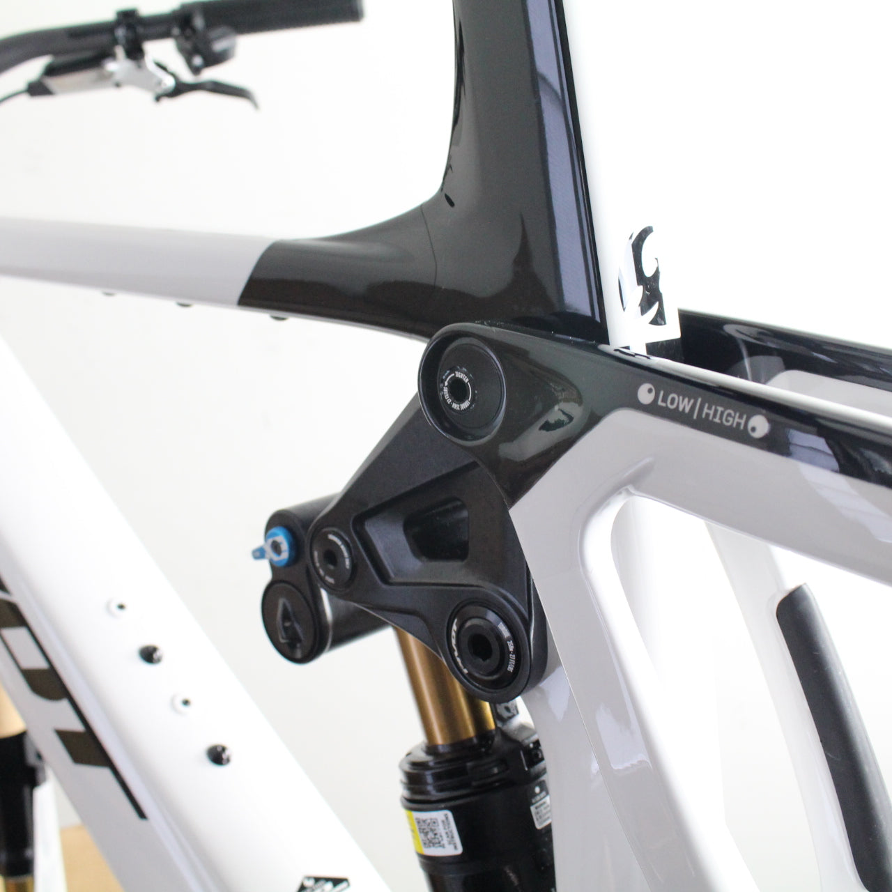 Pivot Shuttle LT 2026 | invisiFRAME Frame Protection – invisiframe